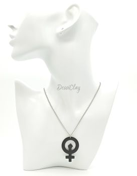 Femme Raven Fist