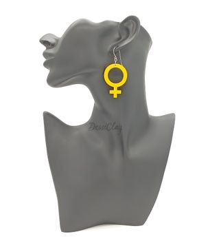 Femme Mustard, medium