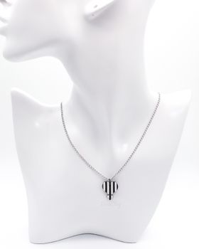 Sisters in Stripes, Heart venus halsband