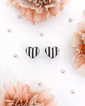 Sisters in Stripes, Heart large