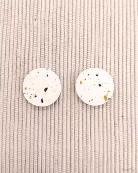 Örhängen, studs med granitmönster