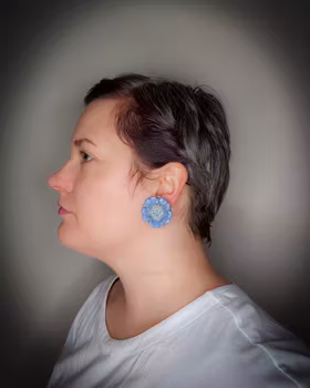 Örhängen blommor, stora studs med clips