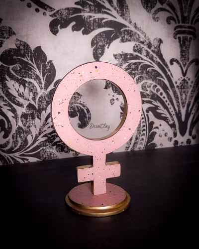 Skulptur, kvinnotecken, rosa