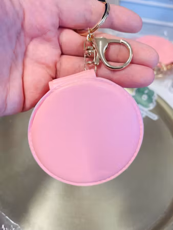 Rosa Spegel med nyckelring att fluffa