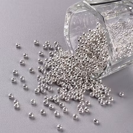 Runda jämna glaspärlor silver metallic 2mm 11/0 grad A 10g