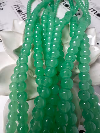 Sträng med glaspärlor, Jadeimitation, lime, 8,5mm (100st)