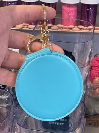 Turkos spegel med nyckelring att fluffa