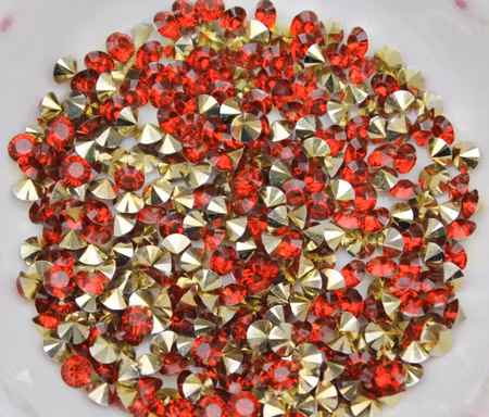 Röda rhinestones av resin, diamantslipade, 4mm (5g)