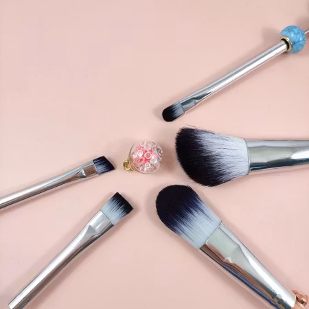 Set med pärlbara sminkborstar (5st)
