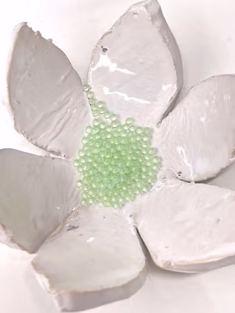 Glaspärlor utan hål, 2mm, gröna caviar beads (20g, ca 1250st)