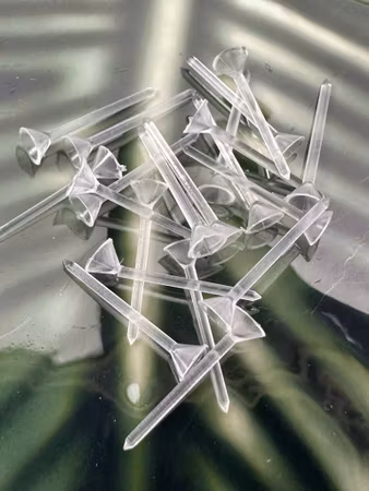 Örhängesstift / dekorationsstift av plast, 18mm (20st)