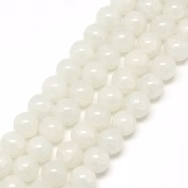 Glaspärlor 8mm runda på sträng Im so… Creamy 100st