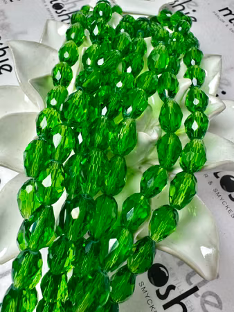 Sträng slipade droppar, green green grass, 11x8mm (58st)