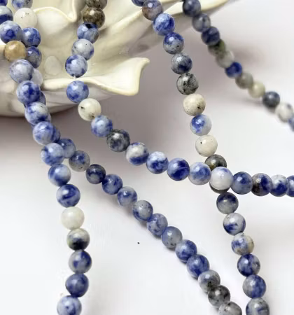 Sträng, pärlor av äkta Blue spot jasper, 4mm (87st)