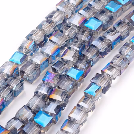 Sträng slipade kuber av glas, elektropläterade, steel blue, 4mm (95st)