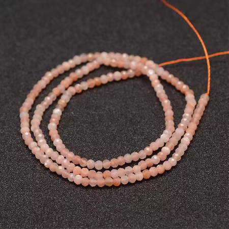 Sträng med äkta naturlig sunstone, slipade 2mm (178st)