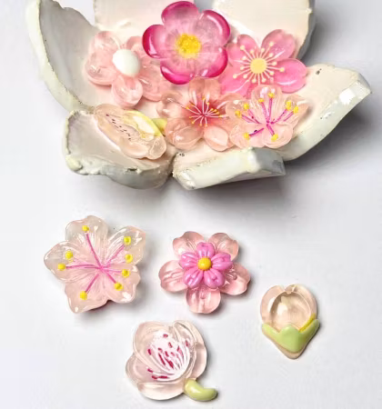 Flatbacks, rosa transparent blommig mix, 25-35mm (10st)