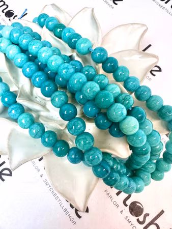 Sträng glaspärlor, ethereal evergreen, 8,5mm (50st)