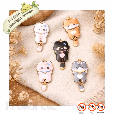 Katter med dinglande svans Emaljerade berlocker 31mm 5st