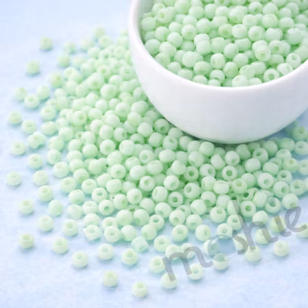 Jämna runda seed beads av glas matt pastellgrön 8/0 3mm 20g