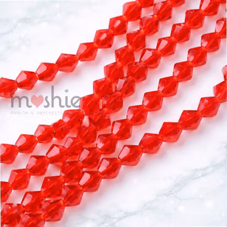 Fasetterad kristallimitation av glas Bicone röd 4mm 85st