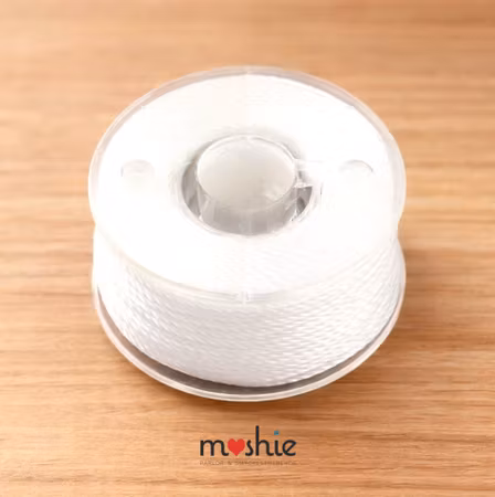 Liten spole med tunn Smyckestråd av nylon 0,1mm 20 meter