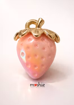 Berlock jordgubbe av akryl rosa 32x23mm