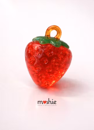 Berlocker röda jordgubbar av akryl 2st 18x13.5