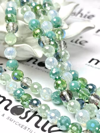 Fasetterade runda pärlor av glas 8mm Green Disco 50st