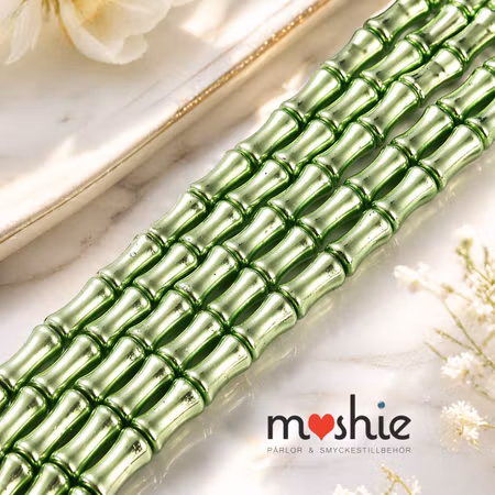 Bambupärlor på sträng av glas green metallic 8x4,5mm 50st