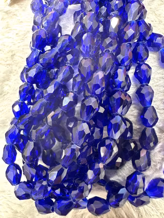 Glaspärlor facetterade droppar 8x6mm Sapphire Blue 65st