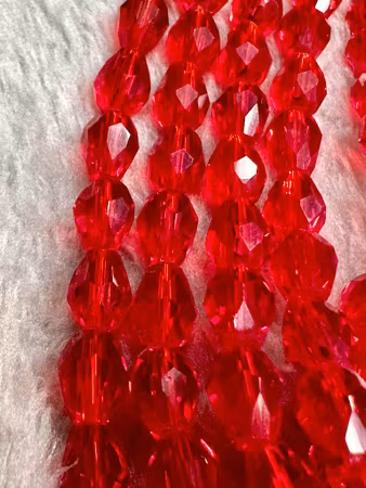 Glaspärlor facetterade droppar 8x6mm Ruby Drop 65st