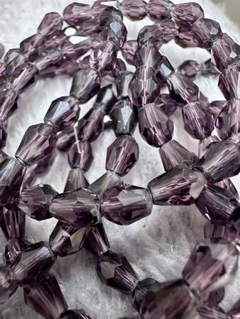 Glaspärlor facetterade droppar 8x6mm Plum Grace 65st