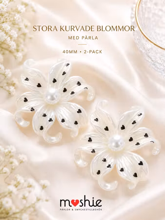 Stora kurviga blommor med pärla pärlemor vit med hjärta 2st