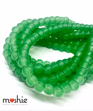 Glaspärlor runda på sträng 6-7mm Jadeimitation spring dew 140st