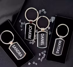 Nyckelring i aluminium med valfritt namn/text