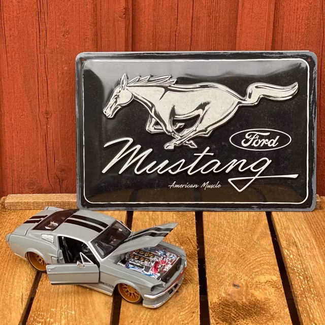 Plåtskylt Ford Mustang logo 20x30 retro nostalgi - www.bellebi.se