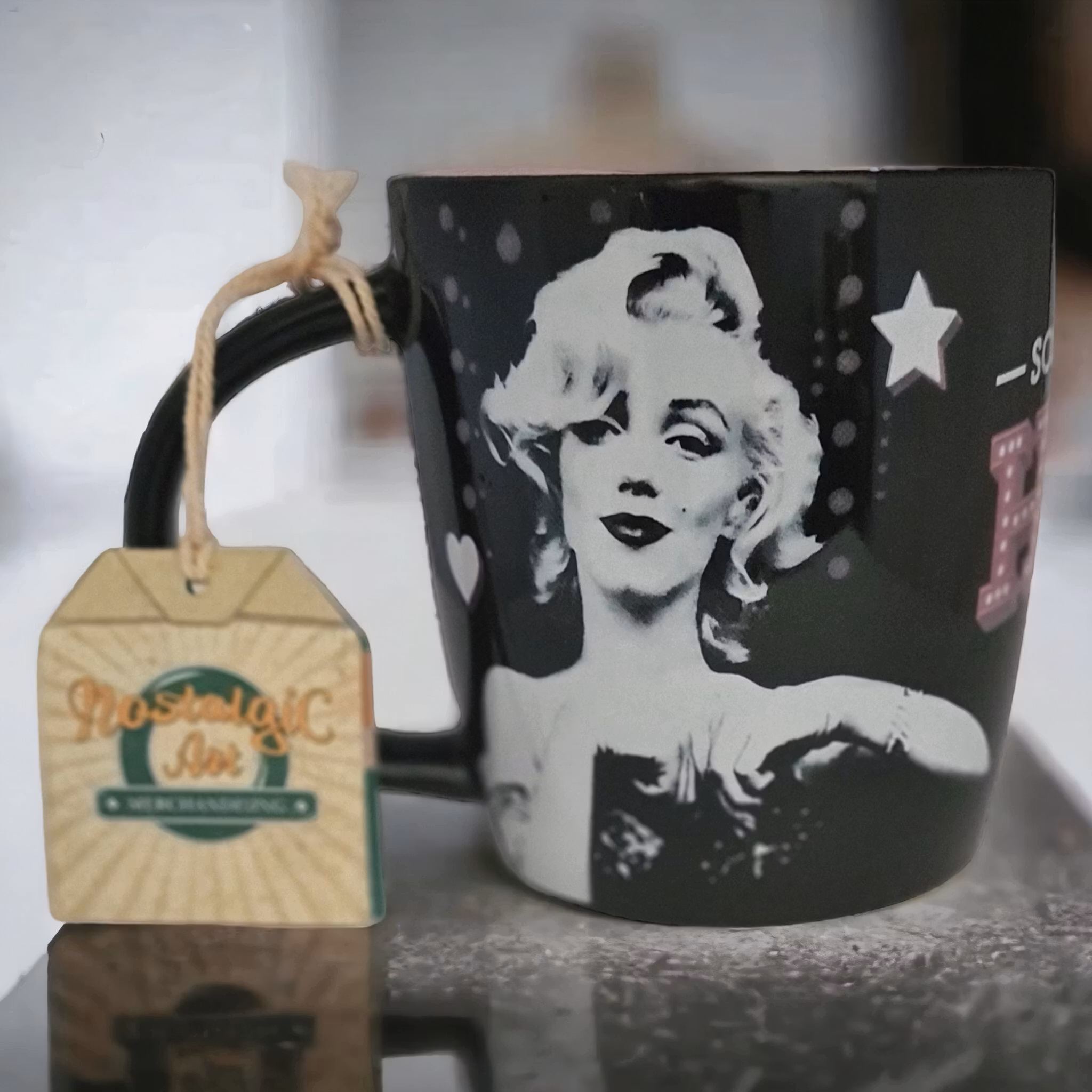 Mugg. Some like it hot. Marilyn Monroe. Nostalgi. Retro - www.bellebi.se