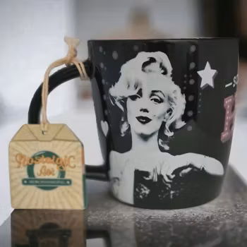 Some like it hot. Mugg med Marilyn Monroe