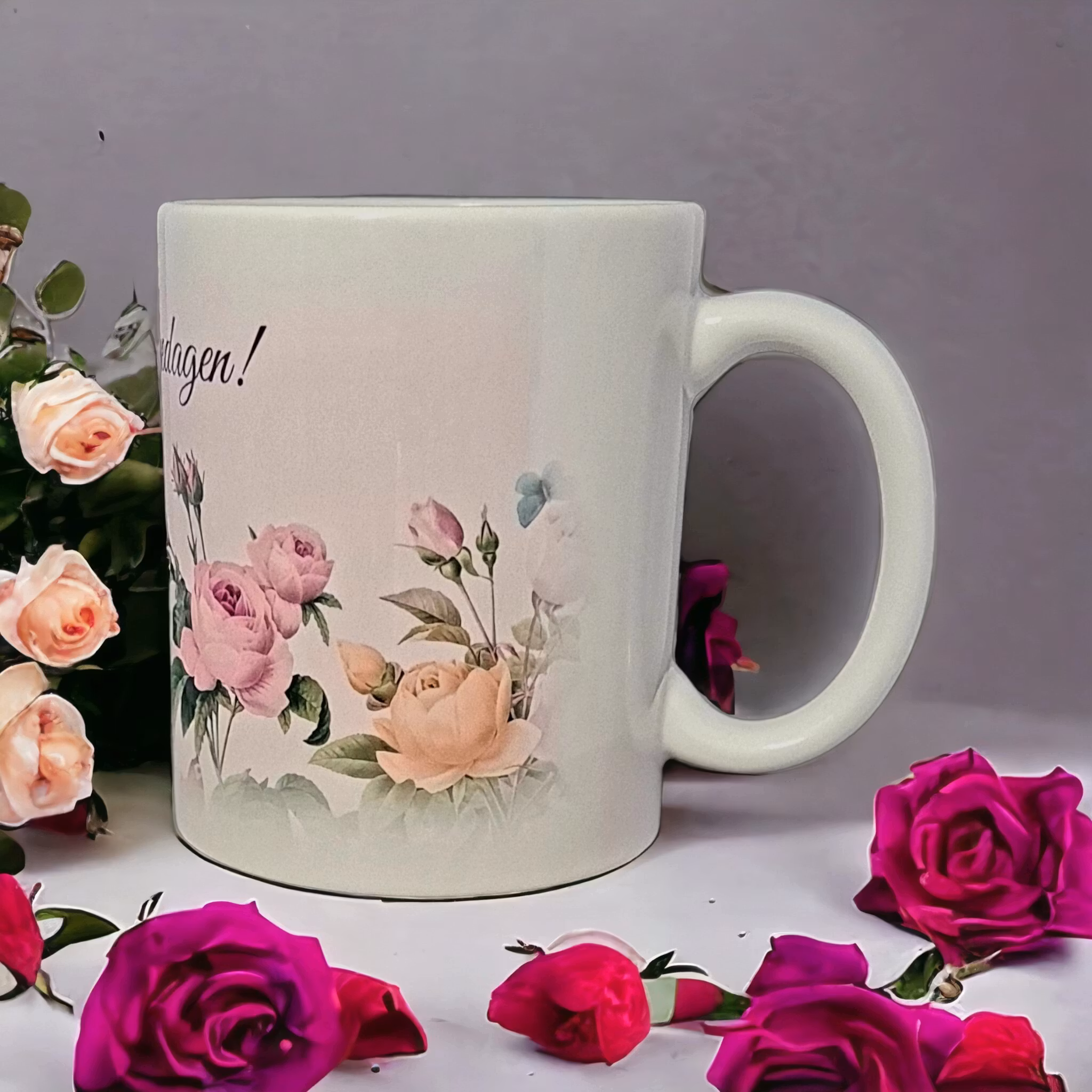 Mugg grattis födelsedag rosor present - www.bellebi.se