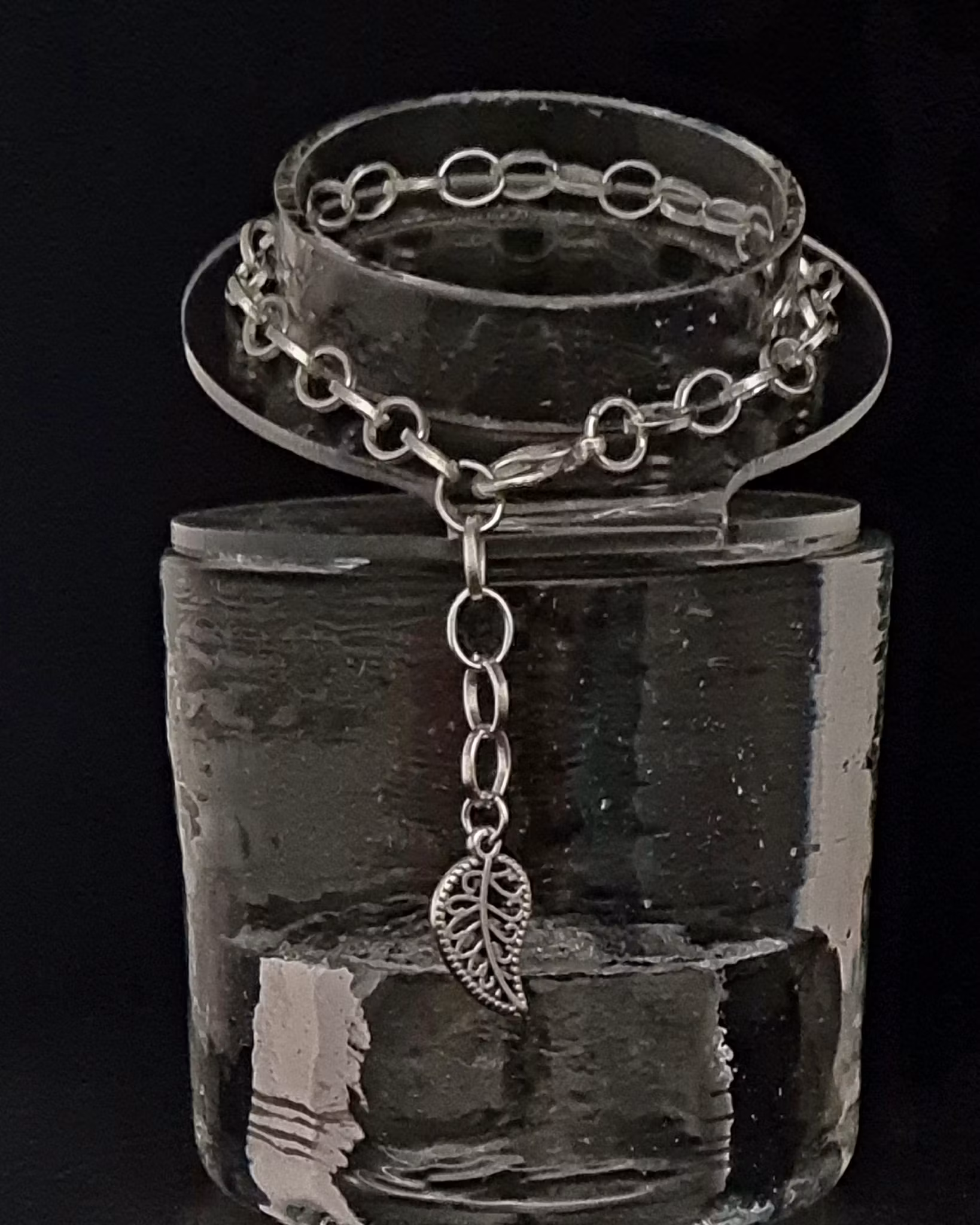 Armband med löv - www.bellebi.se
