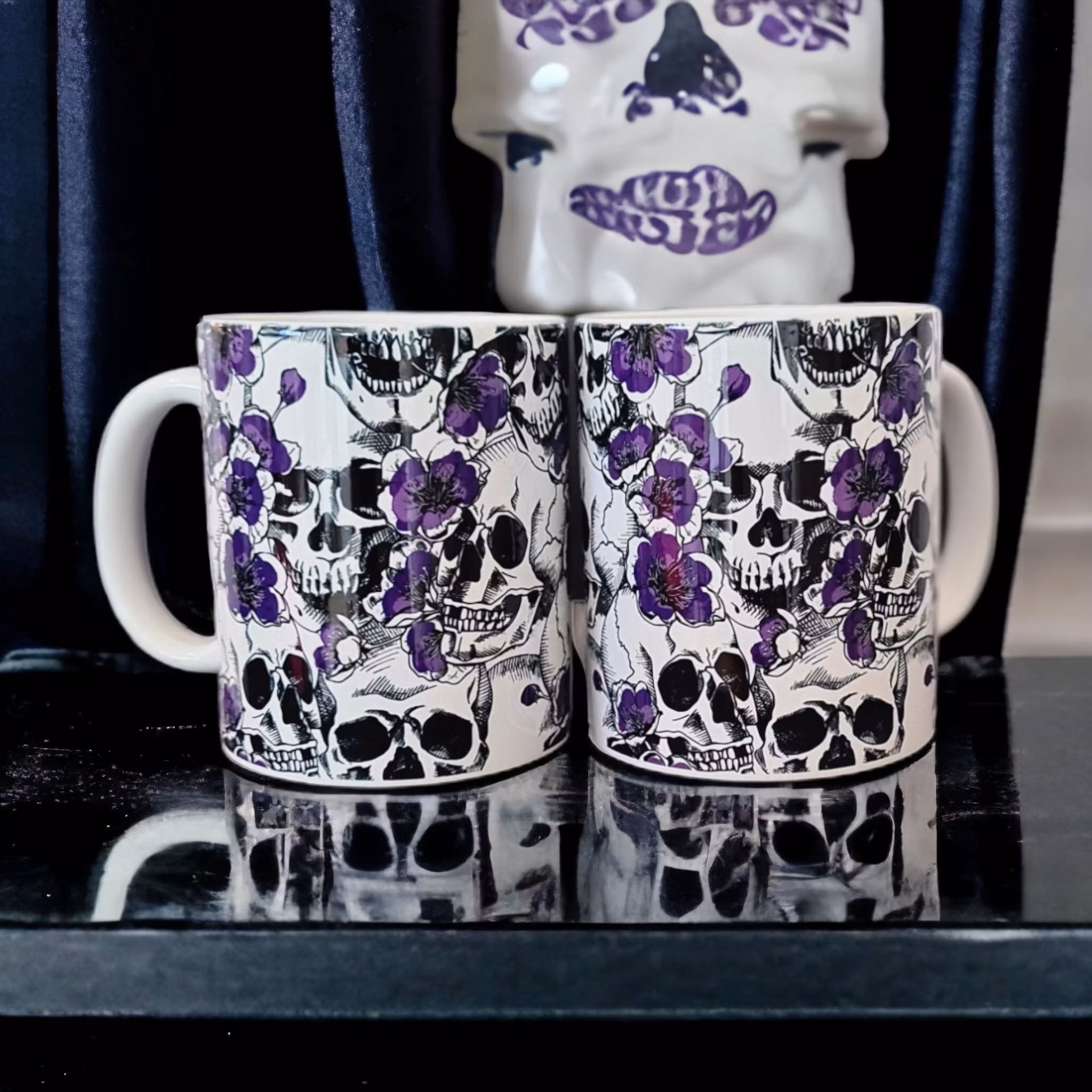 Mugg med dödskallar döskallar present - www.bellebi.se