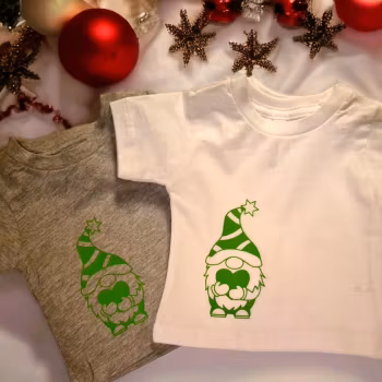 T-shirt med grön tomte, 3-6 månader