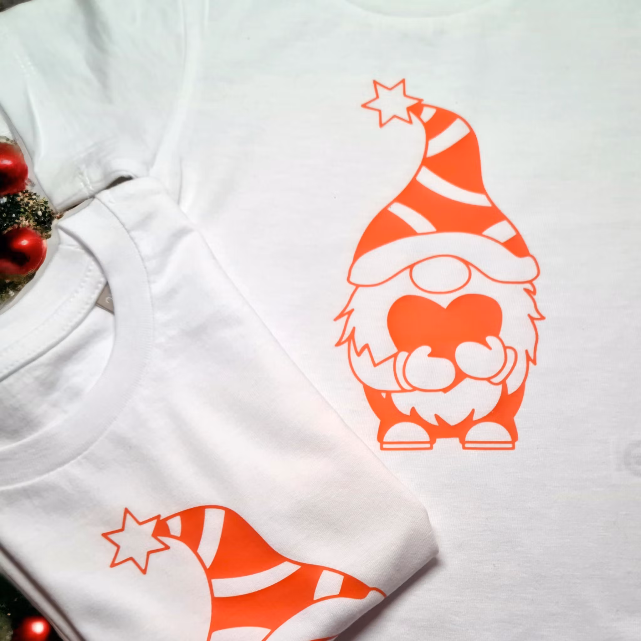 Till barnen t-shirt jul tomte - www.bellebi.se