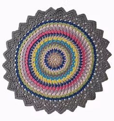 Virkad duk med spetsudd