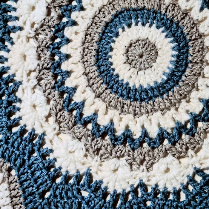 virkad rund duk mandala - bellebi.se
