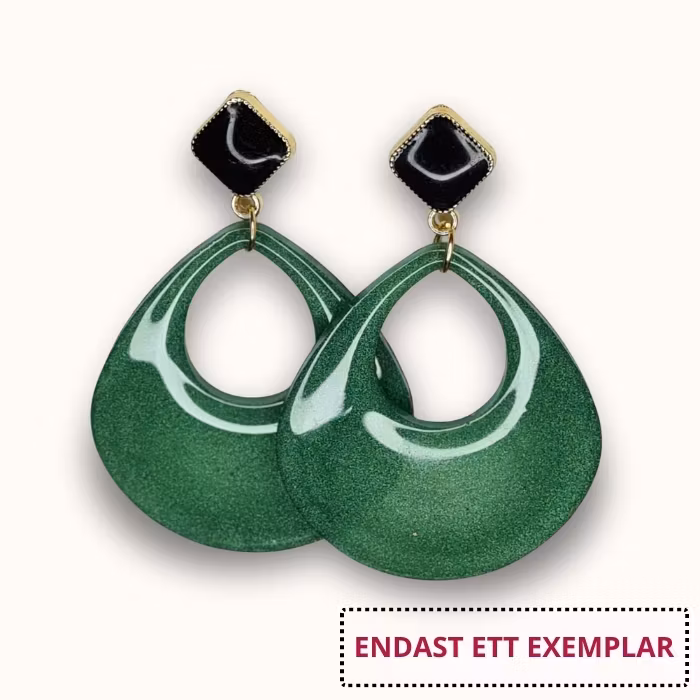 Örhängen gröna stilrena resin - www.bellebi.se