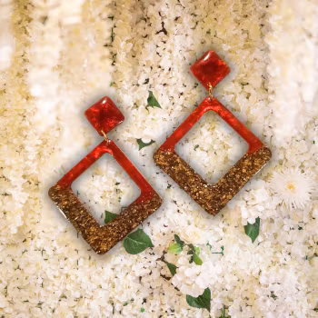 Örhängen i guld och rött