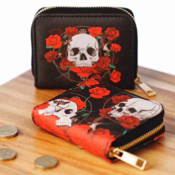 Skulls and Roses - liten plånbok med dragkedja bellebi.se