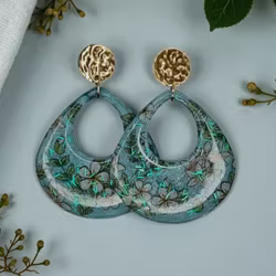 Ljuvliga örhängen med blommor